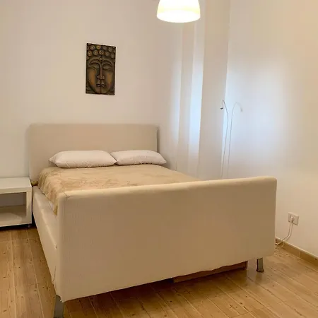 Beach Apartment *